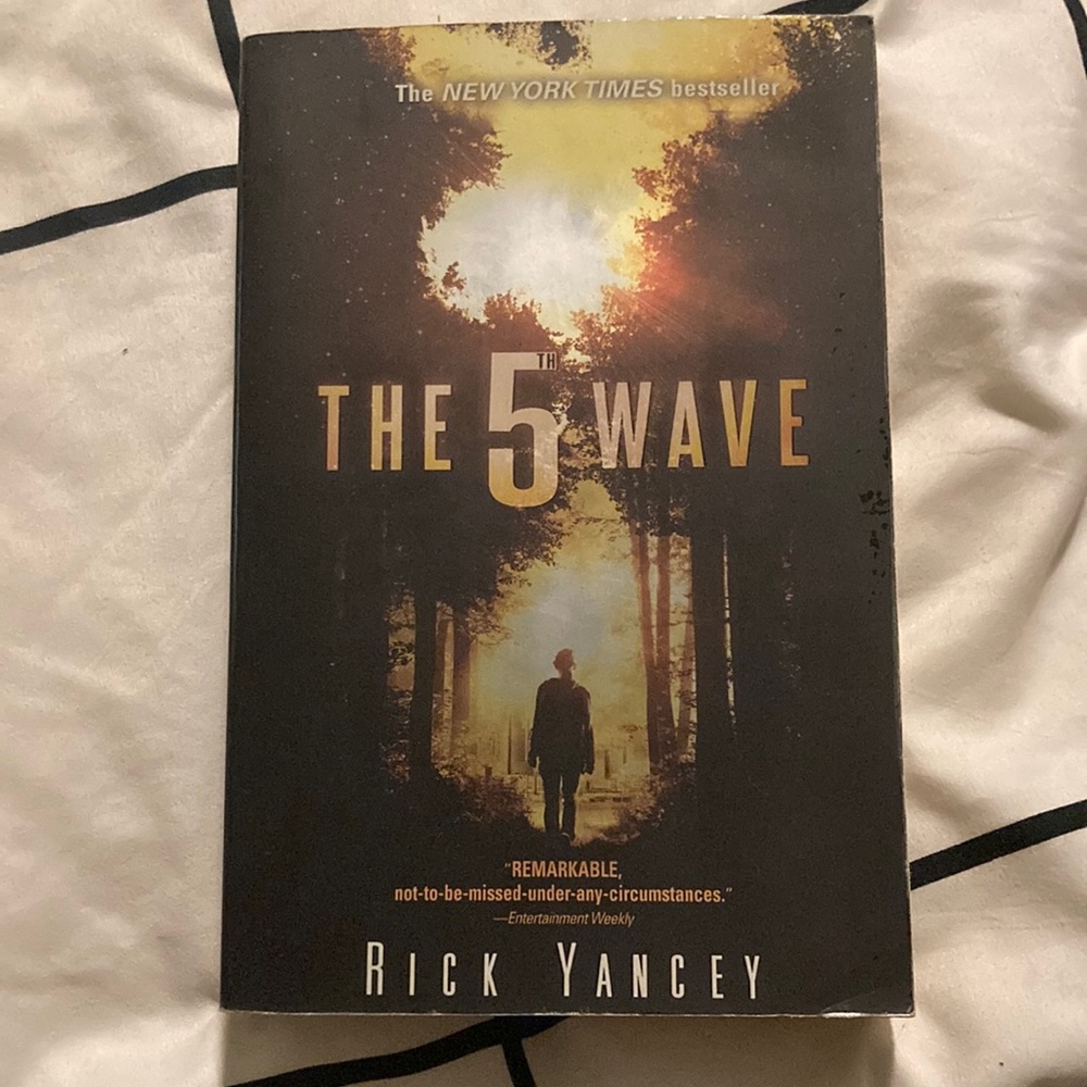 The 5th Wave by Rick Yancey